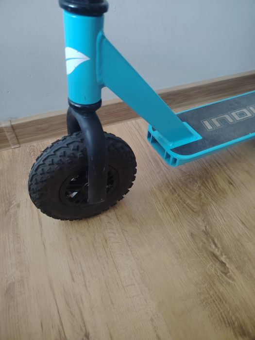 Hulajnoga na kołach pompowanych