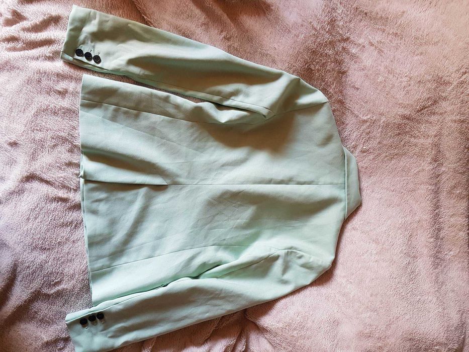 żakiet miętowy, na guziki