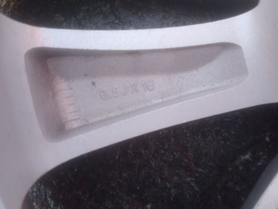 Легкосплавний диск r18