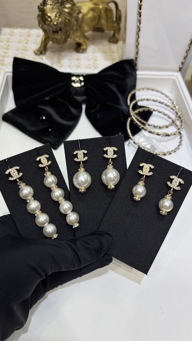CHANEL® Luksusowe perły CC® kolczyki ekskluzywna biżuteria