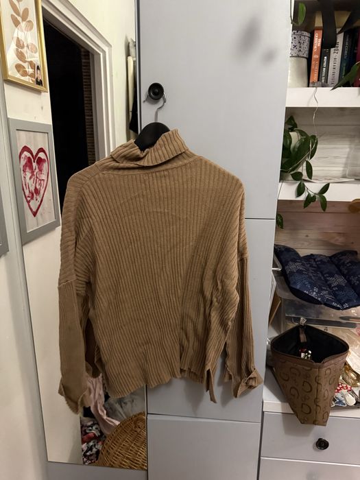 Brązowy beżowy sweter golf szerokie rękawy pull and bear m