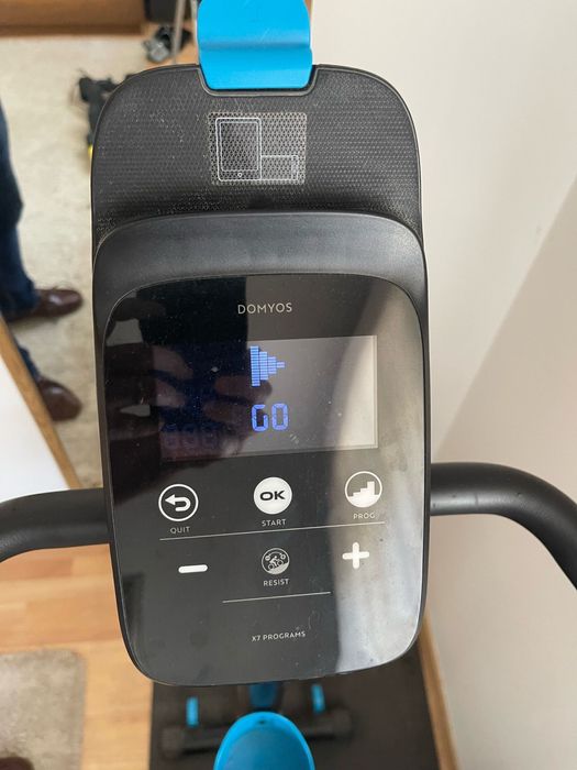 Bicicleta Estática e Banco de Flexōes/musculação