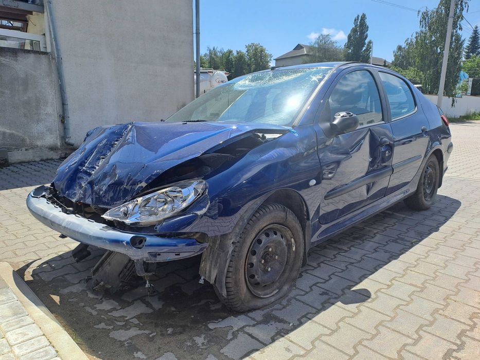 Пежо 206 седан після ДТП