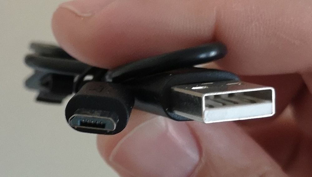 Cabo (curto) USB para mini USB