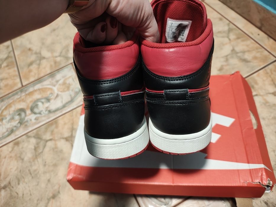 Nike Air Jordan 1 Mid Reverse Bred