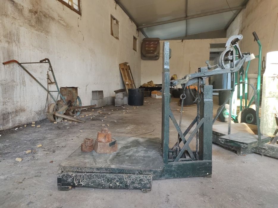 Balança decimal antiga.