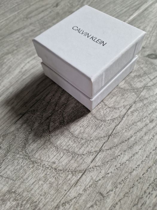 Nowe małe białe pudełko Calvin Klein