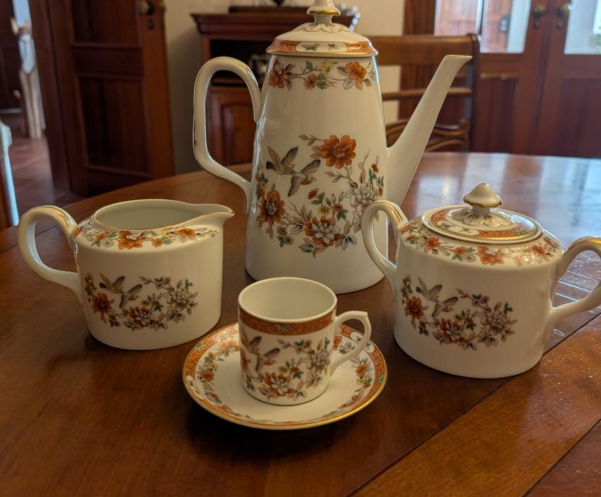 Serviço da vista alegre  de café para 12 pessoas