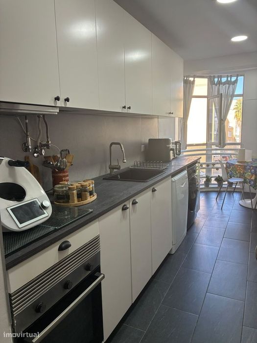Apartamento T2 na Rua da Fenache, Caparica