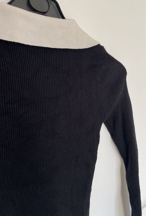 Camisola preta com gola bege (Dazy, tamanho S)