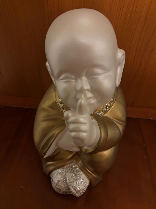 Conjunto de 3 Estátuas / Monges Budas "Não Vejo, Não Ouço, Não Falo" (Dourado e Branco)