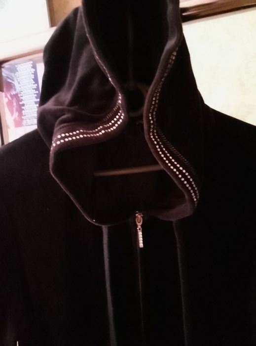 Костюм велюровый с камнями