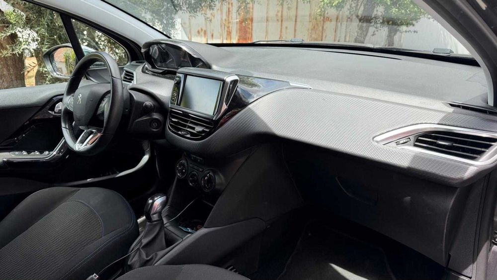 Peugeot 208 Signature 2019