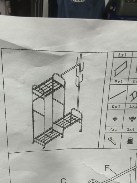 Regał mobilny do garderoby