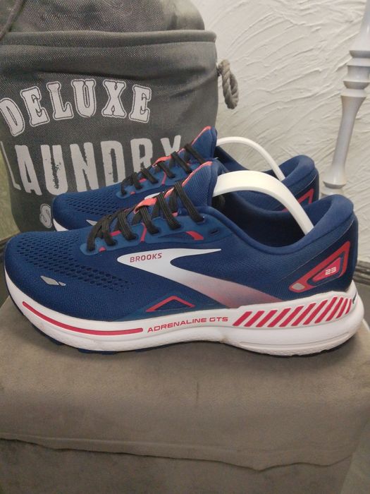 Brooks Adrenaline GTS 23, кросівки жіночі