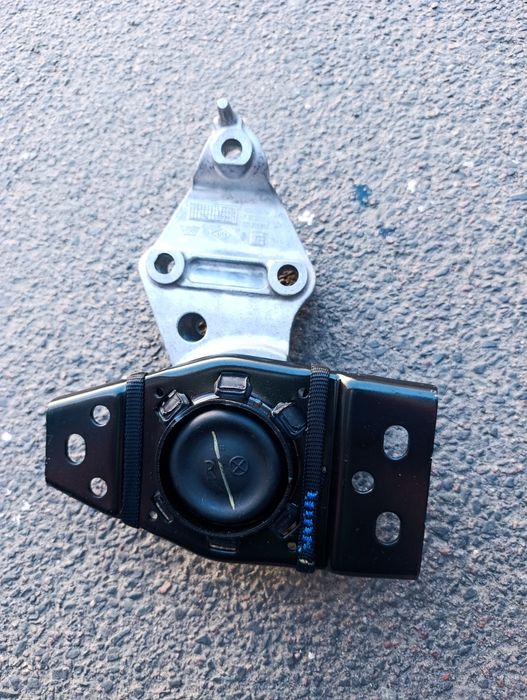 Опора двигуна права 11 21 000 03R  Laguna 3 1.5 Dci