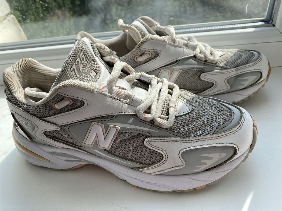 Жіночі кросівки New Balance 725