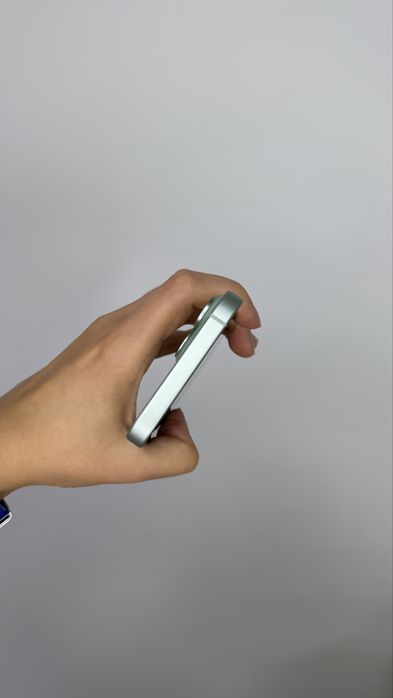 Iphone 15 green