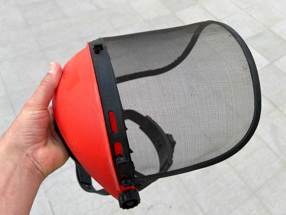 Kit Jardinagem Black+Decker – 2 Roçadeiras + Protetor Facial