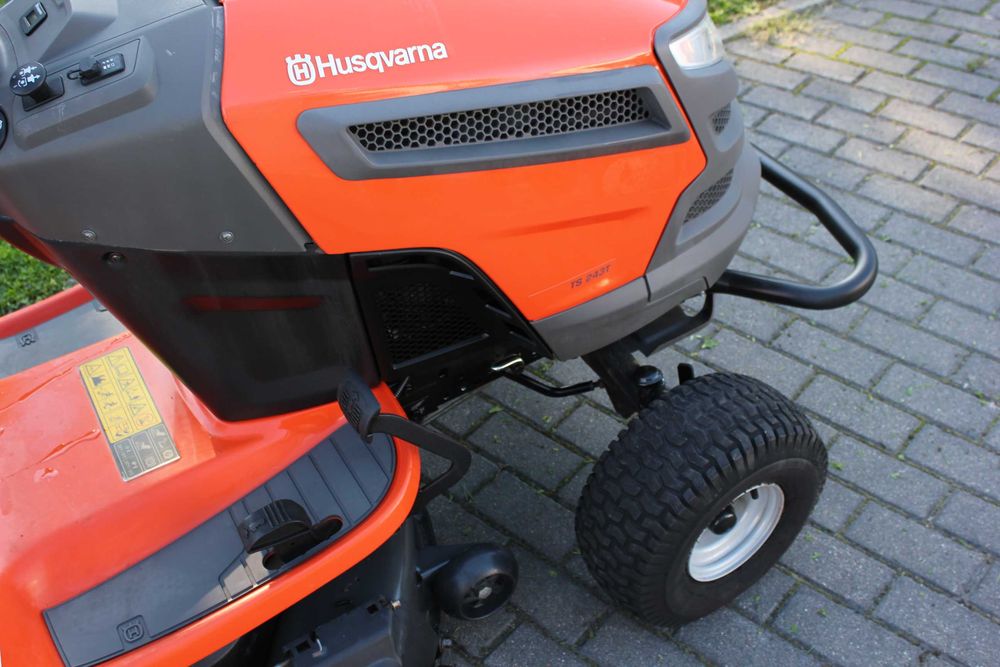 Husqvarna TS 243 t  TRAKTOREK Kosiarka