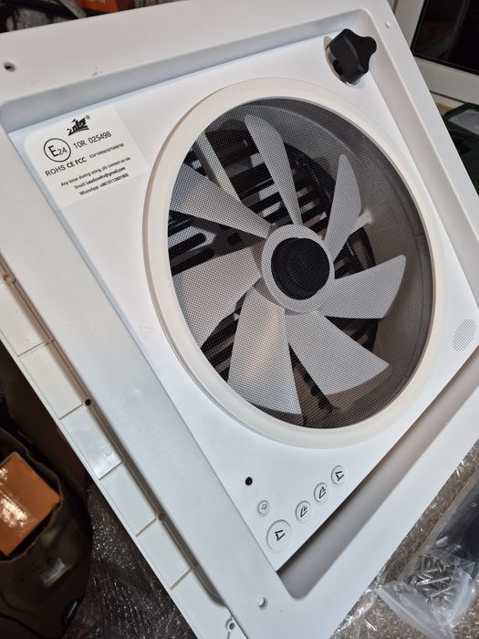 Вентилятор для даху авто.