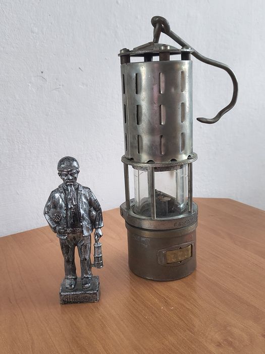 Stara lampa Górnicza z górnikiem