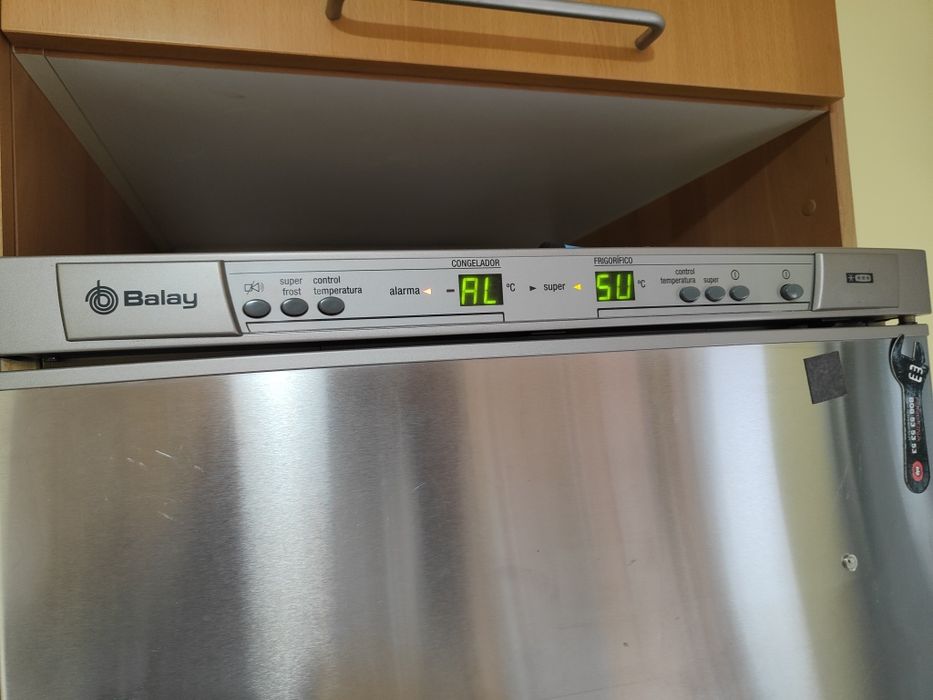 Frigorífico Combinado Balay Inox No Frost – Display Digital – A funcionar