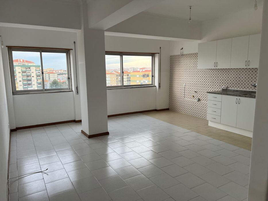 T0 Central na Amora-ideal para viver ou investir.