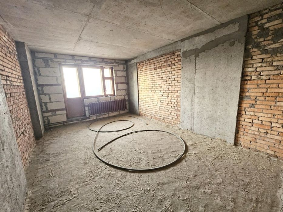 Продажа б/к 5 к.дворівневої кв. 175,5 кв.м. по вул. А.Ахматової, 13-Д