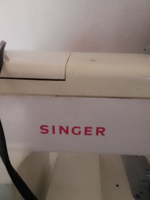 Máquina de costura para venda uma boa marca com todos acessórios