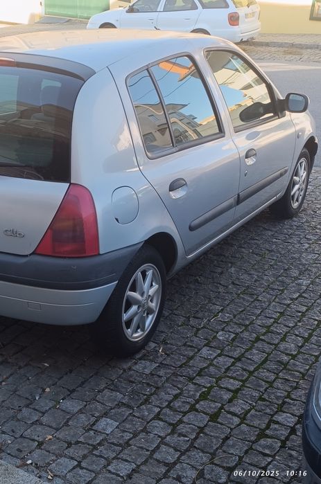 Renault Clio 1.2 — Apenas 130.000 km (Ideal para o dia a dia )