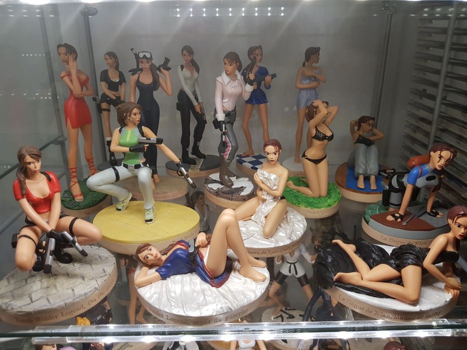 FIGURKA lara croft