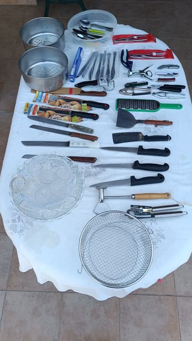 Talheres vários coisas da cozinha.