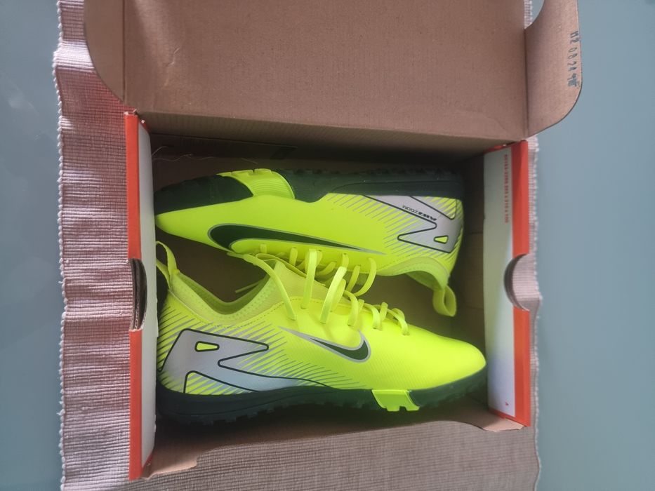 Nike Jr. Zoom Mercurial Vapor 16 Academy TF NOVAS!