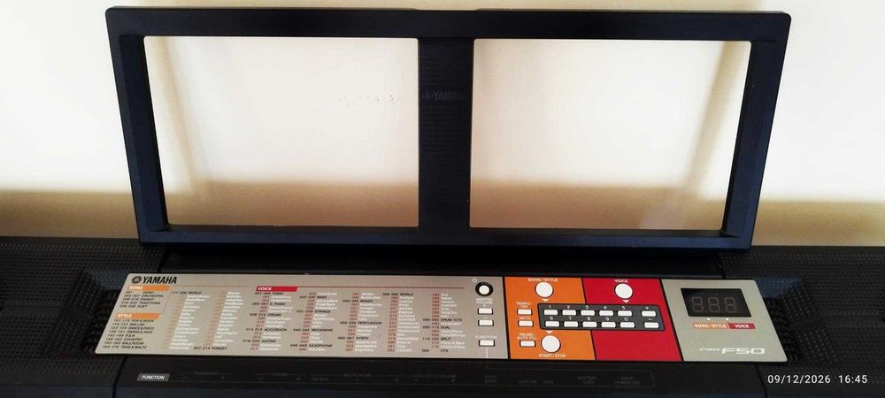 Piano Yamaha PSR-F50 + Estrutura de Suporte