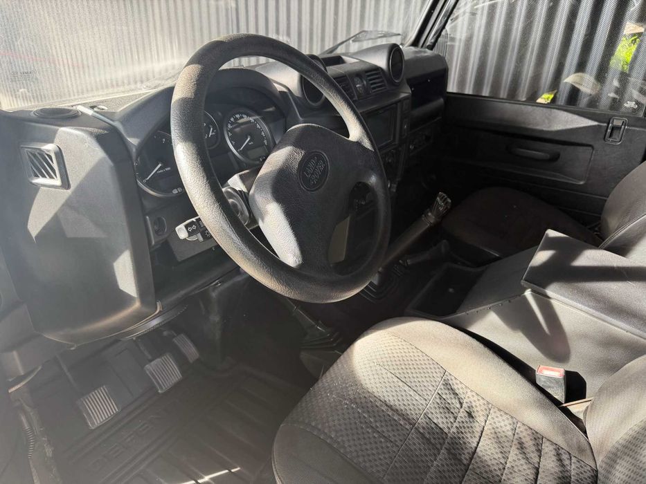 Land Rover Defender 2010