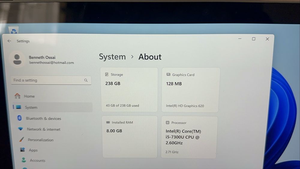 Surface Pro 5 (2-in-1 tablet/laptop) i5 8GB 238GB WINDOWS 11