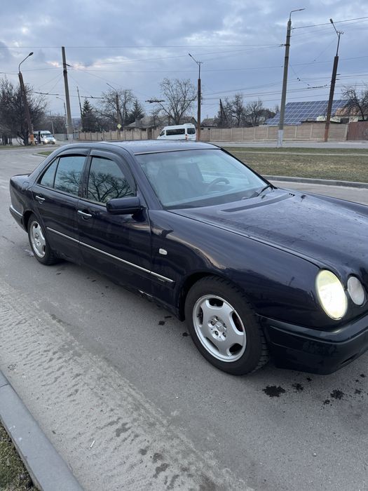 Продам MERCEDES-E240