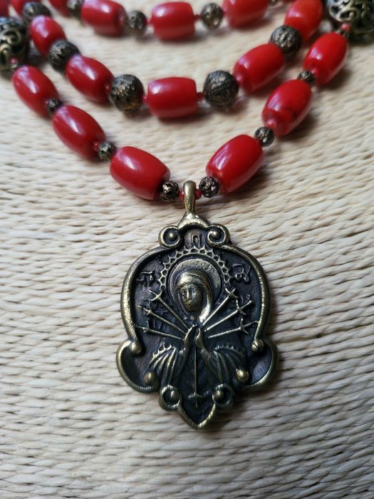 Авторське коралове кольє з бронзовою підвіскою "Богородиця"