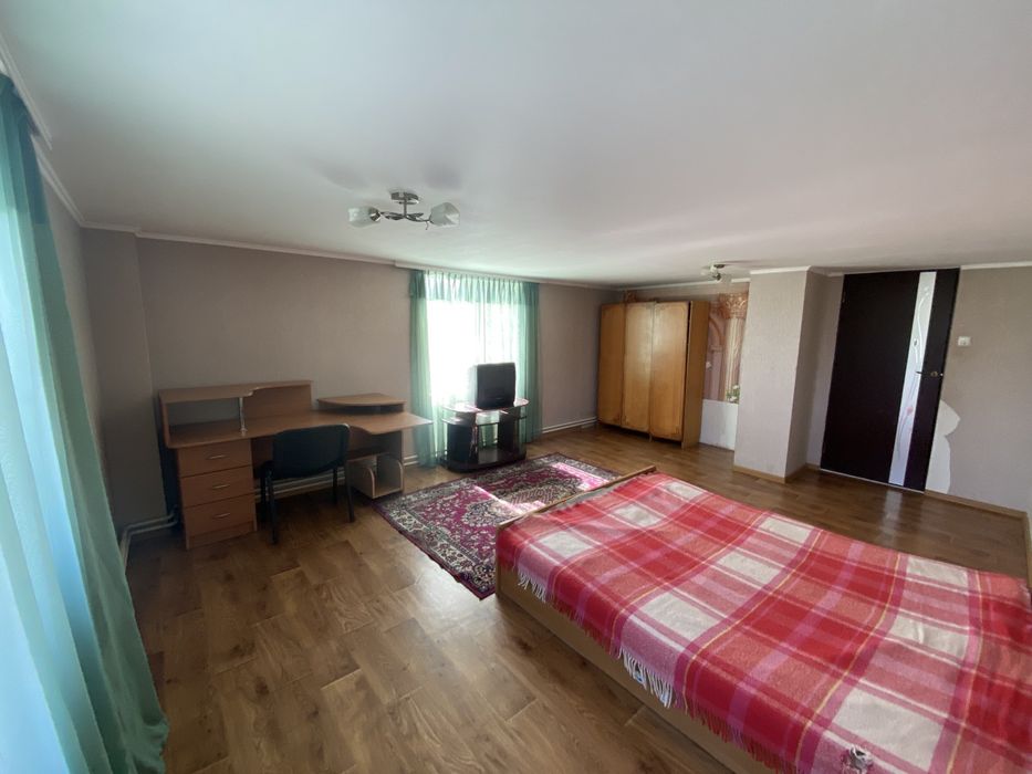 Продається двух поверховий будинок