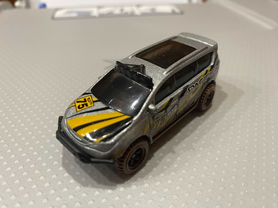 Hot Wheels - "Chrysler Pacifica"