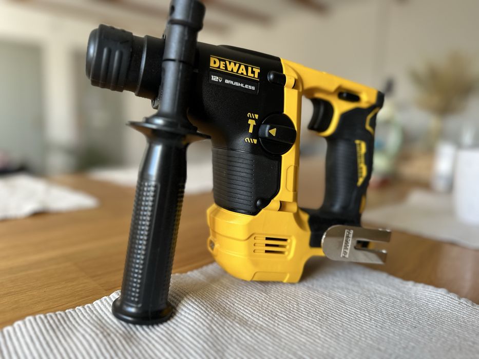 Акумуляторний безщітковий перфоратор дриль DeWALT DCH072