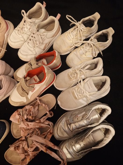 Firmowe buciki dla dziewczynki