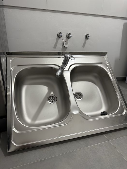 Nieużywany zlew dwukomorowy 80x60, z baterią