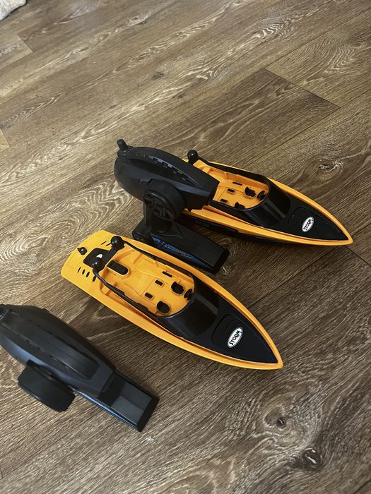 Катер на радіокеруванні, лодка , дитячий автомат , павук чорна вдова