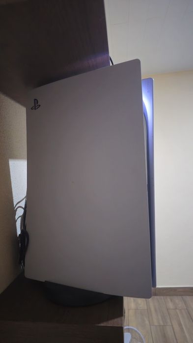 Ps5 Edition digital +2 comandos+ playstation portal( com mala de protecção)+ cadeira Alpha Gamer Nebula