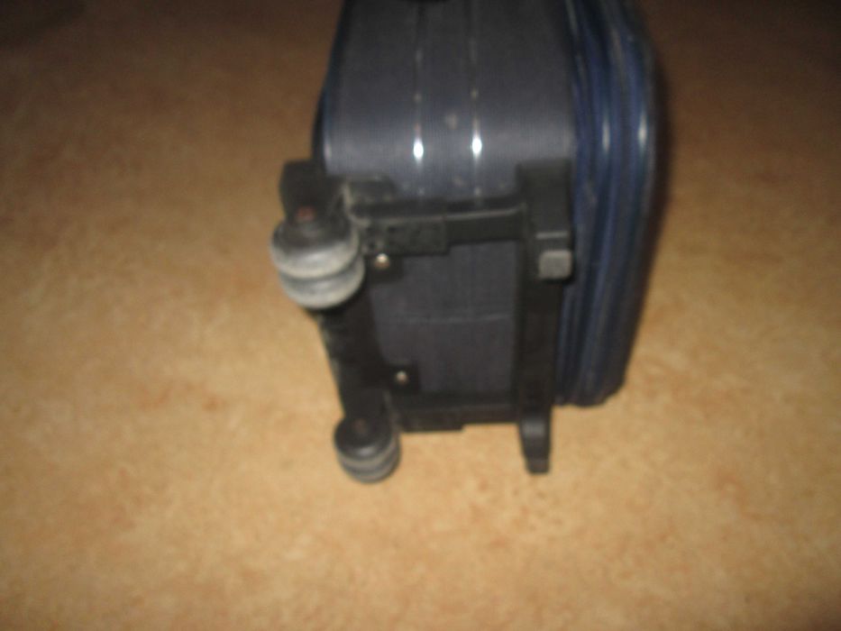 Маленька дорожна валіза.