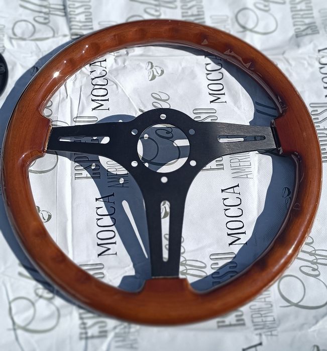 Volantes em madeira real Mercedes e Mazda
