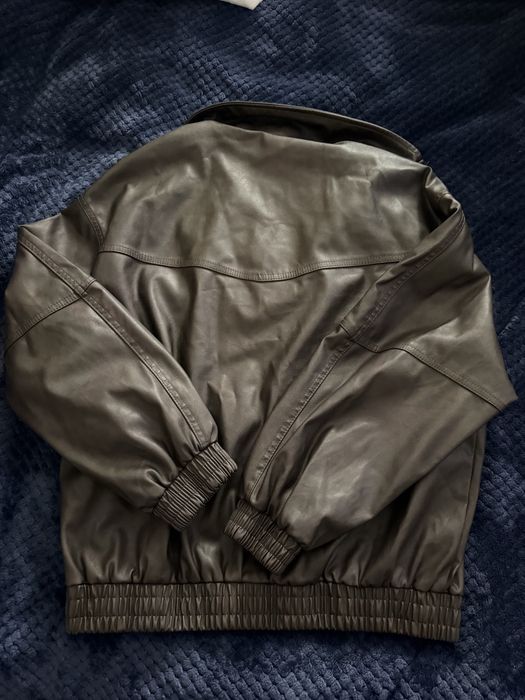 Бомбер жіночий bershka
