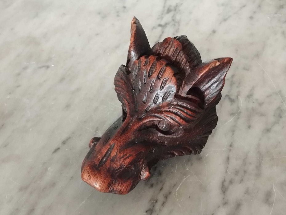 Cabeças de Animais em Madeira Esculpida